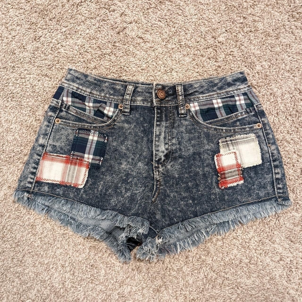 Plaid patchwork acid wash distressed hem denim jean shorts